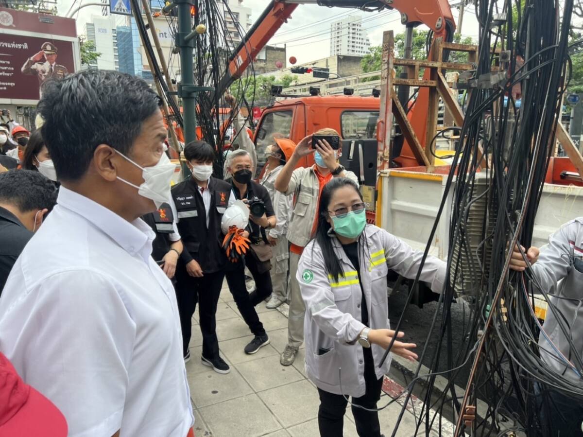 ทีมงานวิศวกร AIS เข้าร่วมจัดระเบียบสายสื่อสารเส้นทองหล่อ-เพชรบุรีตัดใหม่ กับ กสทช. กทม. กฟน.