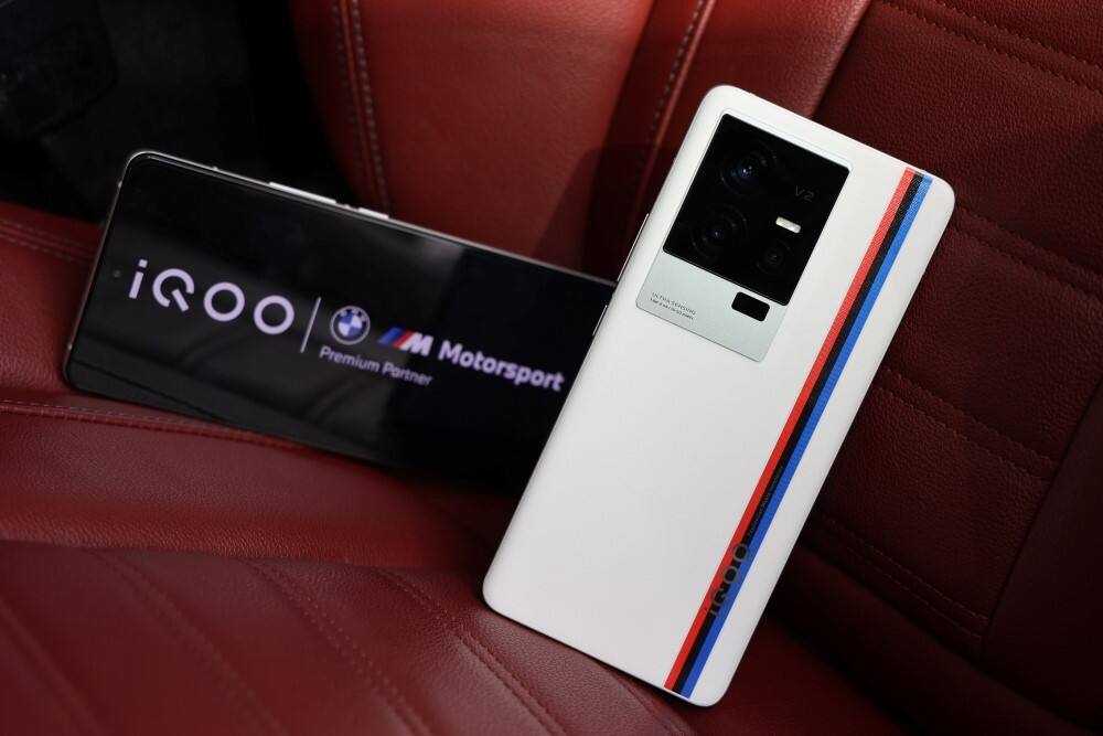 iQOO 11 5G สมาร์ทโฟนเกมมิง ขุมพลัง Snapdragon 8 Gen 2 รุ่นแรก ชาร์จไว 120W กล้อง 50MP เปิดตัวใน ราคา 27,990 บาท