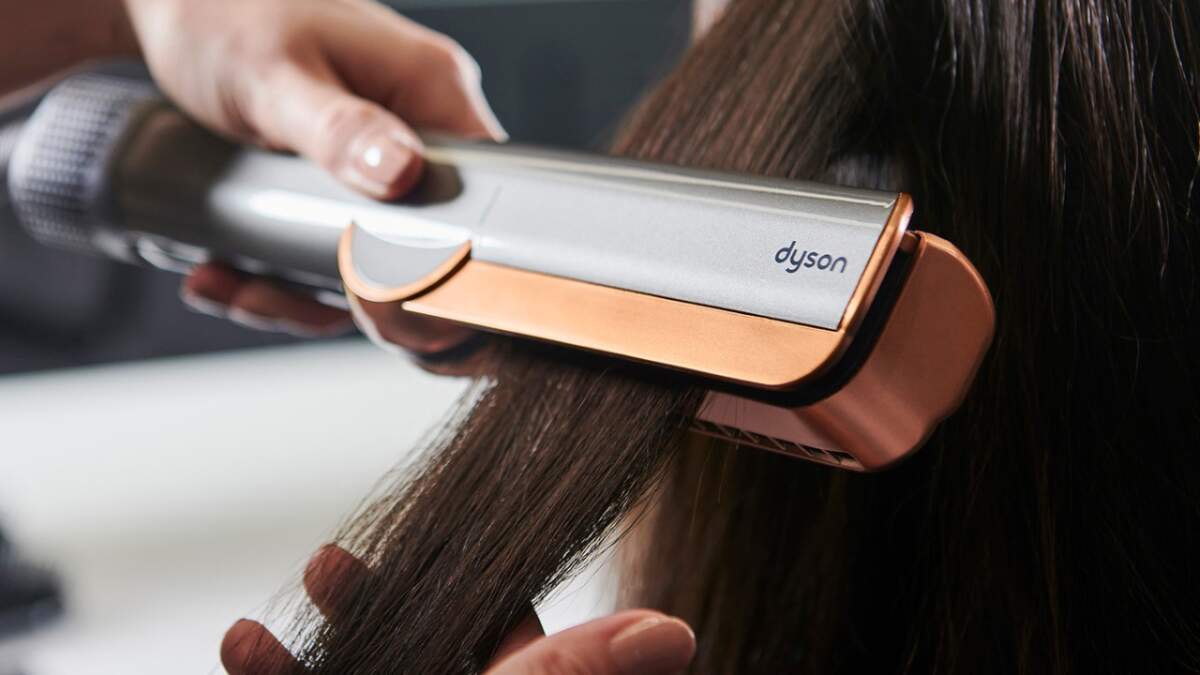 พารู้จัก Dyson Airstrait เครื่องหนีบผมไร้แผ่นให้ความร้อน ก่อนวางจำหน่ายในไทยเร็วๆ นี้