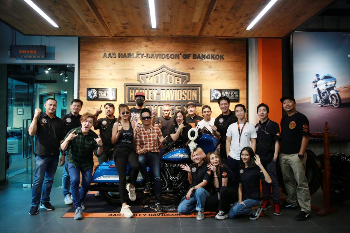 HARLEY-DAVIDSON® เปิดราคาจำหน่ายรถมอเตอร์ไซค์คอลเลกชัน Fast Johnnie โฉมใหม่ ปี 2023 พร้อมส่งมอบให้ลูกค้ารายแรกของประเทศไทย