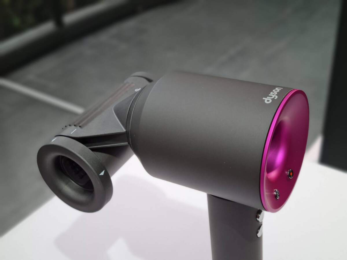 Dyson เปิดตัว “หัวเป่าลดผมชี้ฟูพร้อมแปรง” สำหรับเครื่องเป่าผม Dyson Supersonic