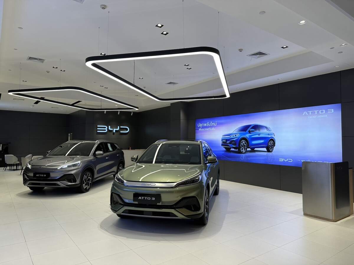 เรเว่ ออโตโมทีฟ เสริมแกร่งเครือข่ายพันธมิตร ส่งมอบโชว์รูม BYD มาตรฐานครบวงจรให้พันธมิตรบริหารจัดการ