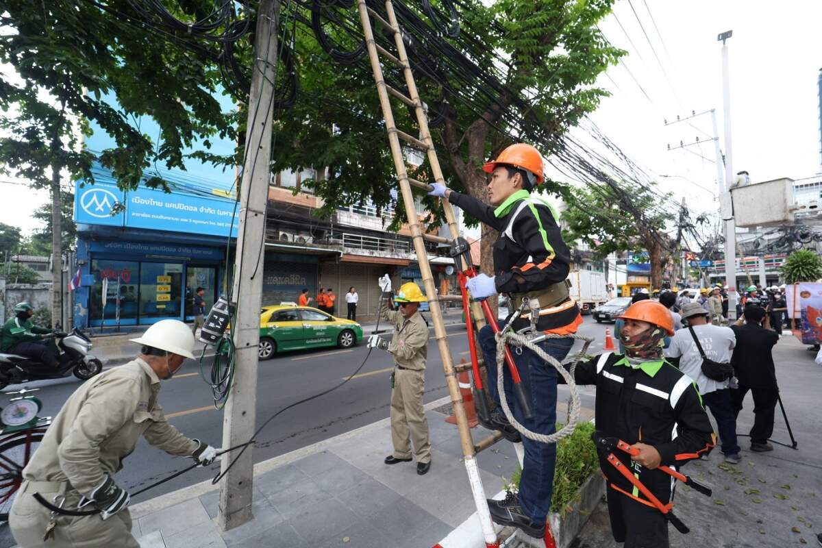 AIS ร่วมมือกับ กสทช. กทม. การไฟฟ้า และสำนักงานตำรวจแห่งชาติ เดินหน้าจัดระเบียบสายสื่อสารอย่างต่อเนื่อง ล่าสุดลงพื้นที่บริเวณถนนสุทธิสารวินิจฉัย