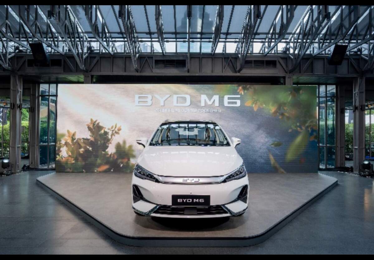 เปิดตัว BYD M6 รถ MPV ไฟฟ้า 6 ที่นั่ง ราคาเริ่มต้น 829,900 บาท