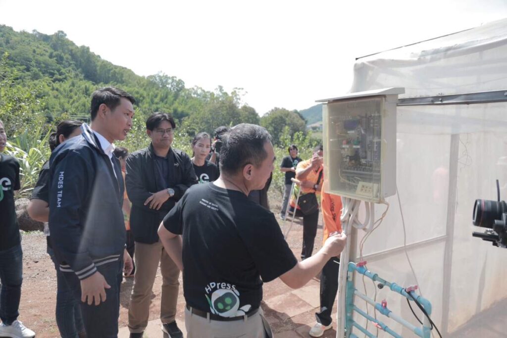 "ดีอี" เดินหน้า Digital Korat ยกระดับบริการภาครัฐ ลดใช้กระดาษ พร้อมลงพื้นที่วังน้ำเขียว หนุน "วิสาหกิจชุมชน" ผู้พิการ ใช้เทคโนโลยีดิจิทัล สร้างอาชีพ เพิ่มรายได้