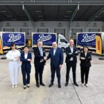 Boots จับมือ DHL ส่งทัพรถ EV 100% วิ่งทั่วไทย ตั้งเป้าลดคาร์บอนครั้งใหญ่ 74 ตันต่อปี