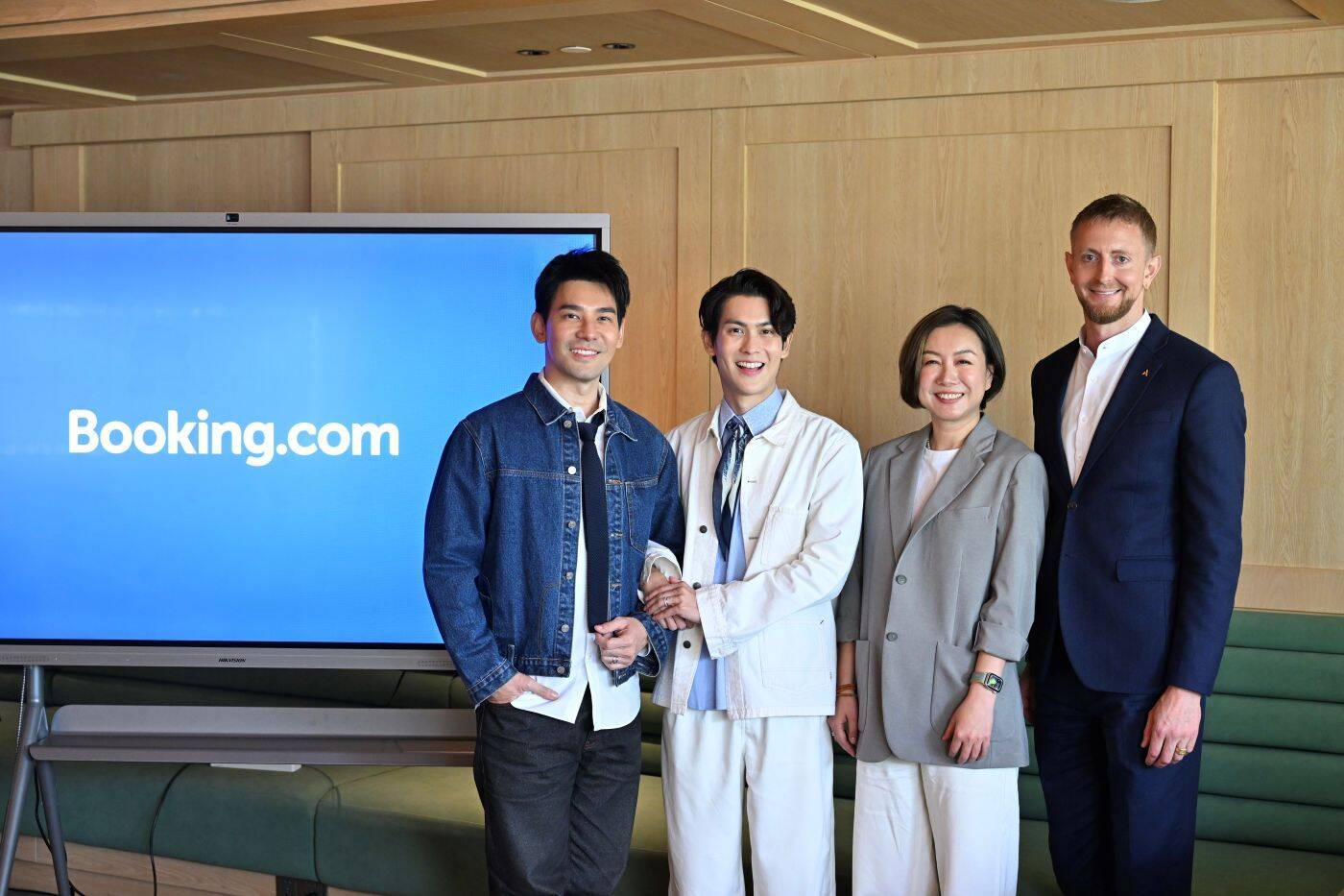 Booking.com ยกระดับ "สมรสเท่าเทียม" ผนึกกำลังเอกชน ชูไทยจุดหมายปลายทางเพื่อนักเดินทางทุกคนอย่างแท้จริง