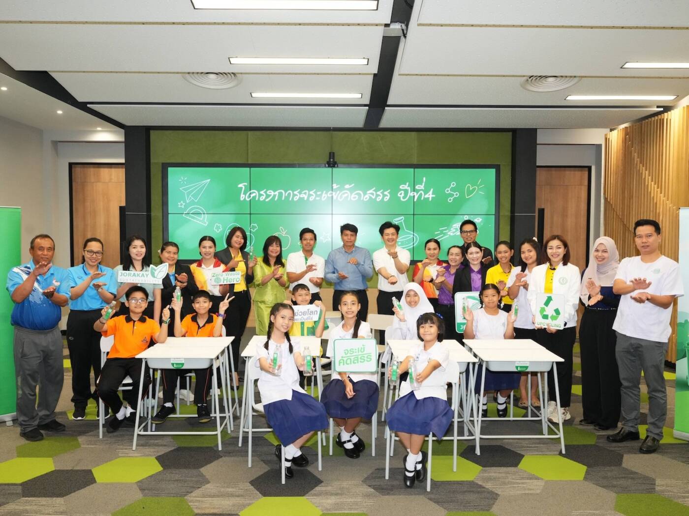 "จระเข้" ชูโมเดล "ขยะเป็นศูนย์" พลิกโฉมขวดพลาสติก 28,000 ขวด สู่ "ห้องเรียนรักษ์โลก" 400 ชุด สร้างอนาคตยั่งยืนให้เยาวชน