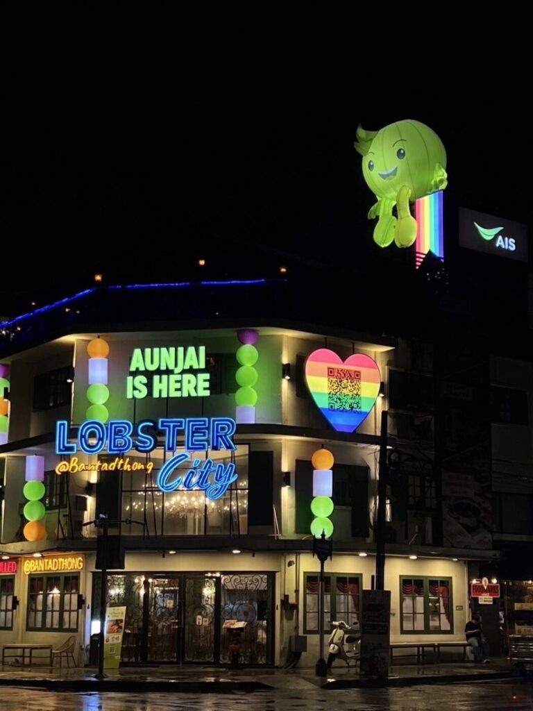 AIS เนรมิต "อุ่นใจ Pride Month" ทั่วบรรทัดทอง ชวนเช็กอินฟินรับพอยท์ แลกส่วนลดร้านเด็ด ฉลองเดือนแห่งความภาคภูมิใจ