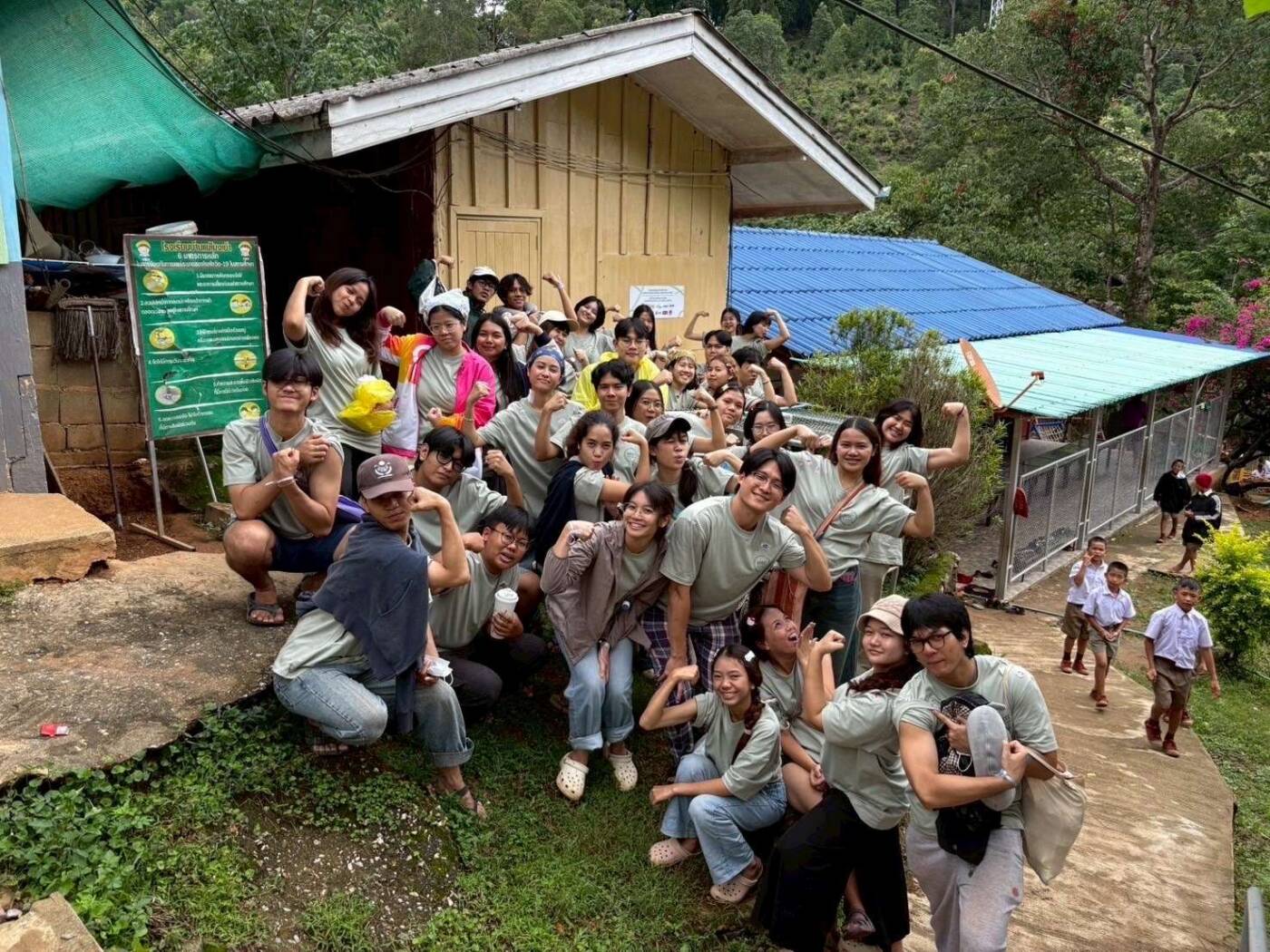 AIS ผนึกพลังนิสิตจุฬาฯ พลิกโฉมการศึกษาบนดอย มอบห้องสมุดดิจิทัล ณ บ้านแม่โมงเย้า จ.เชียงราย