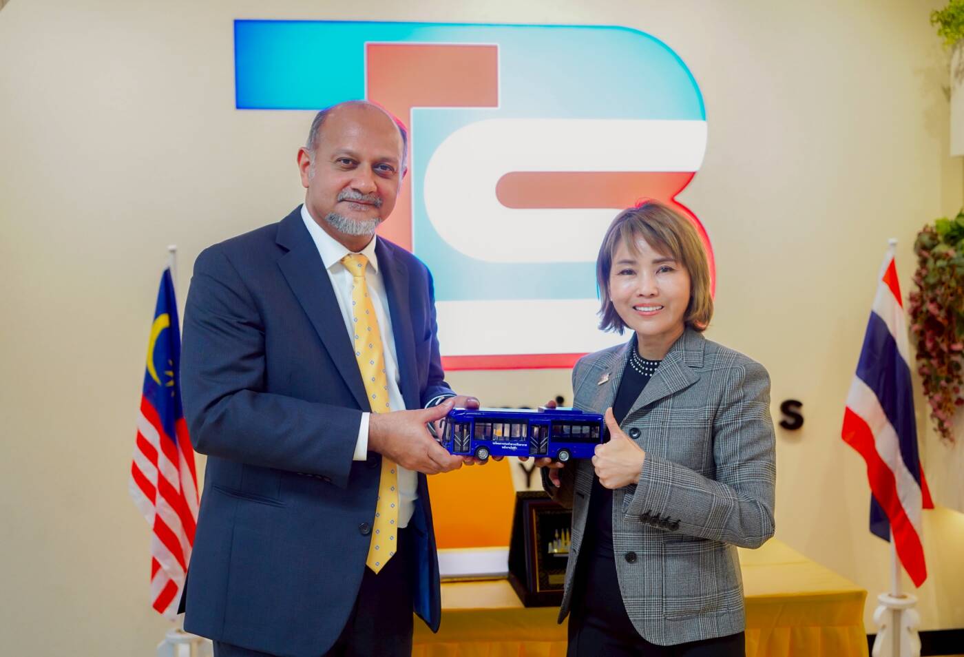 ไทย สมายล์ บัส ต้อนรับ รัฐมนตรีมาเลเซีย ดูงานระบบบริหารจัดการขนส่งมวลชนพลังงานสะอาด