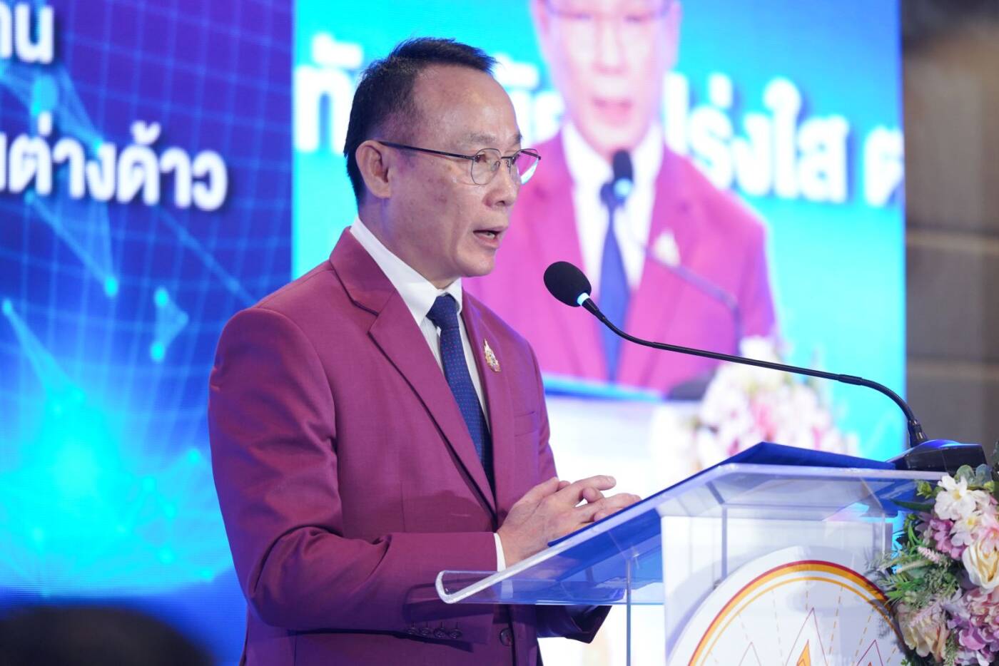 กรมการจัดหางาน พลิกโฉมครั้งใหญ่! เปิดบริการ "Outsourcing Service" ขอใบอนุญาตทำงานต่างด้าวออนไลน์ 24 ชม. ผ่านระบบ e-WorkPermit