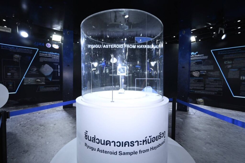'อว.แฟร์ 2025' ชวนว้าว! โชว์ครั้งแรกในไทย "ชิ้นส่วนดาวเคราะห์น้อยริวกู" จากญี่ปุ่น และอุกกาบาตยักษ์ 97 กิโลกรัม
