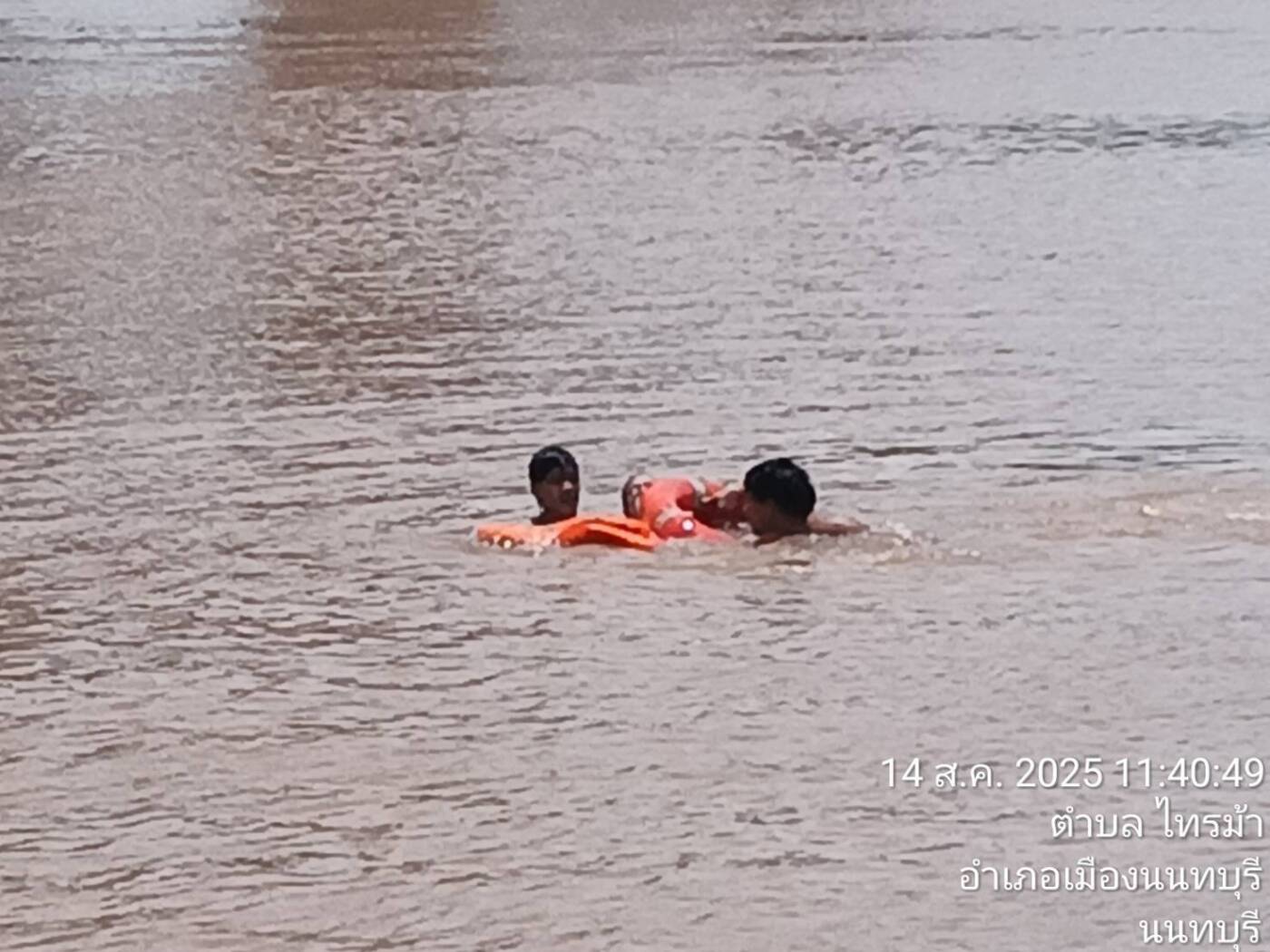 พนักงานเรือฮีโร่! โดดน้ำช่วยสาวท้อง 5 เดือน หวิดจมแม่น้ำเจ้าพระยา