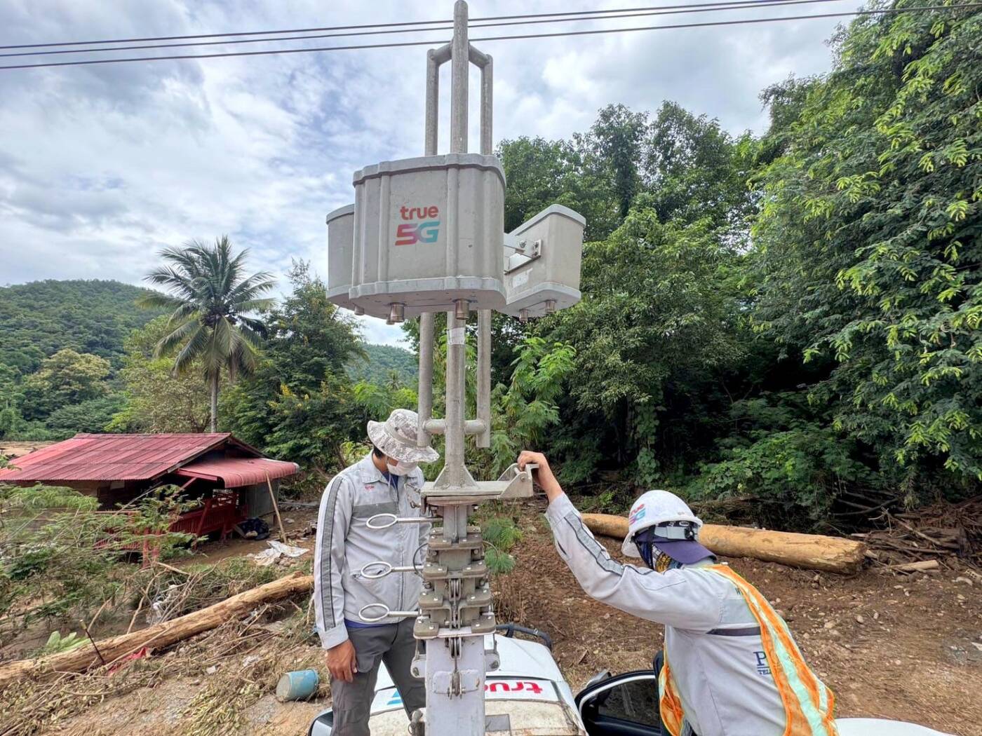 True ส่งรถ “COW” เสริมสัญญาณมือถือพื้นที่น้ำท่วมแม่ฮ่องสอน พร้อมเฝ้าระวังพายุ “หนองฟ้า” จ่อซ้ำเติมสถานการณ์