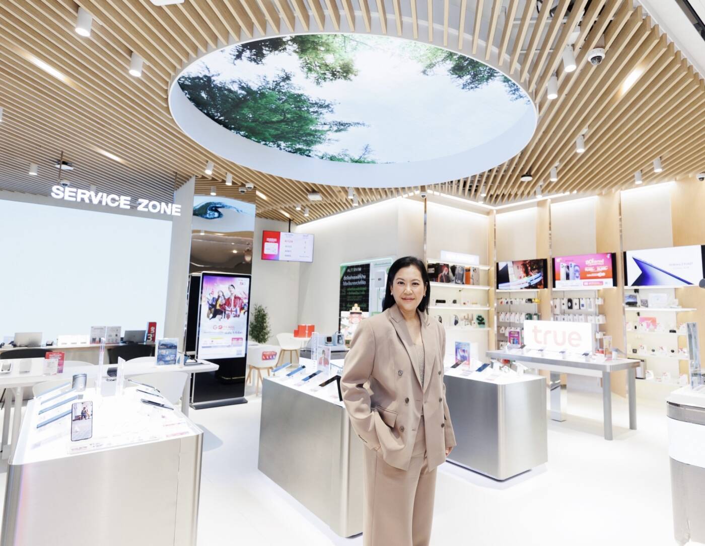 ทรูเปิดตัว True Branding Shop และ TrueSphere โฉมใหม่! Dusit Central Park ยกระดับชีวิตคนเมืองด้วย Co-working Space สุดหรู และนวัตกรรม AI