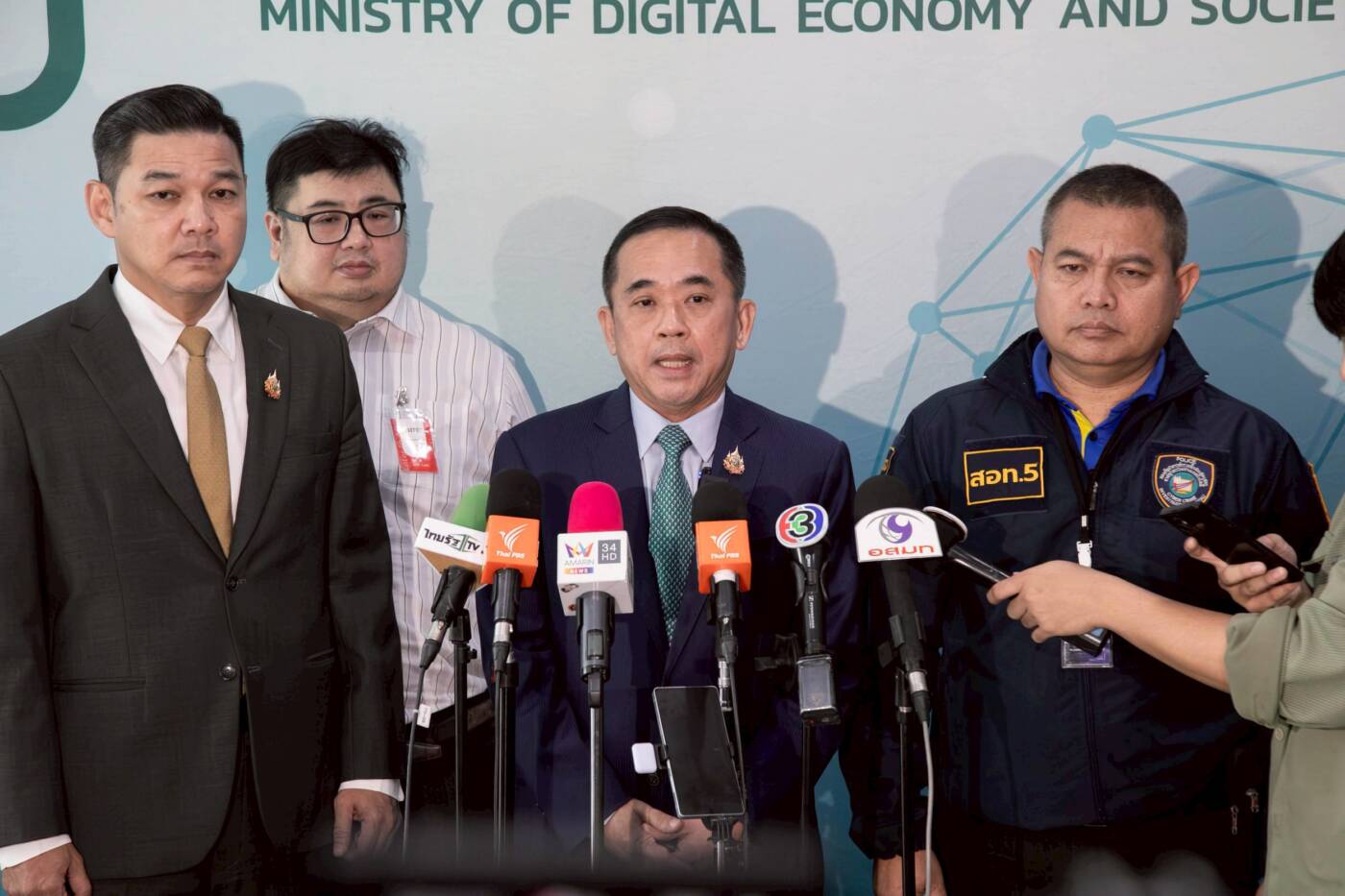 ดีอี แจงมาตรการสกัด ‘บัญชีม้า’ ยันระงับเฉพาะเงินที่เกี่ยวข้อง ย้ำประชาชนสุจริตไร้ผลกระทบ