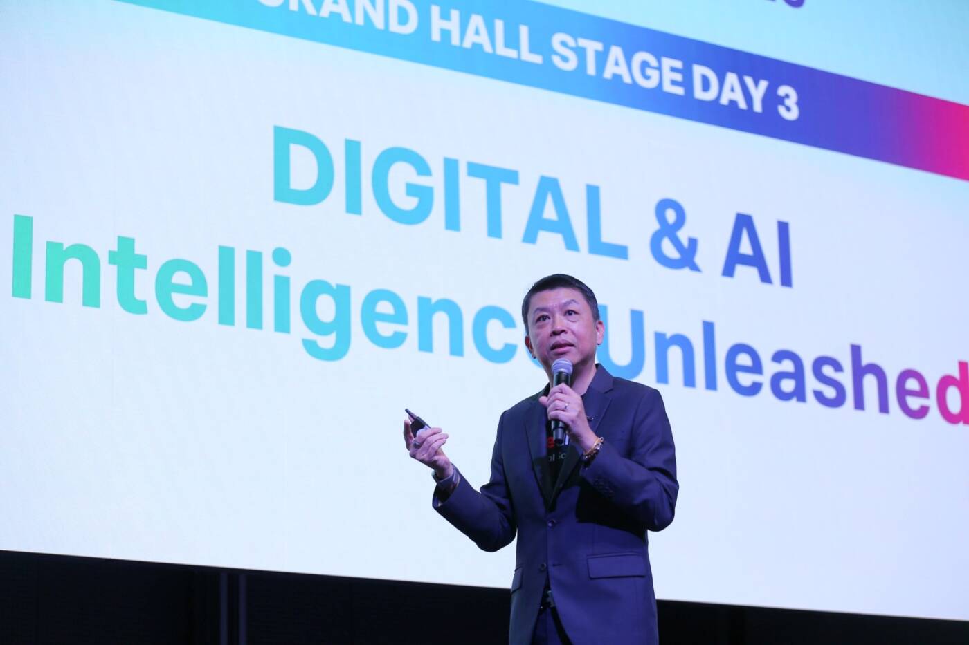 True ชี้ 10 เทรนด์นวัตกรรมเปลี่ยนโลก แนะธุรกิจเร่งปรับตัวสู่ยุค 'Hyper-Convergence' คว้าโอกาสทศวรรษหน้า