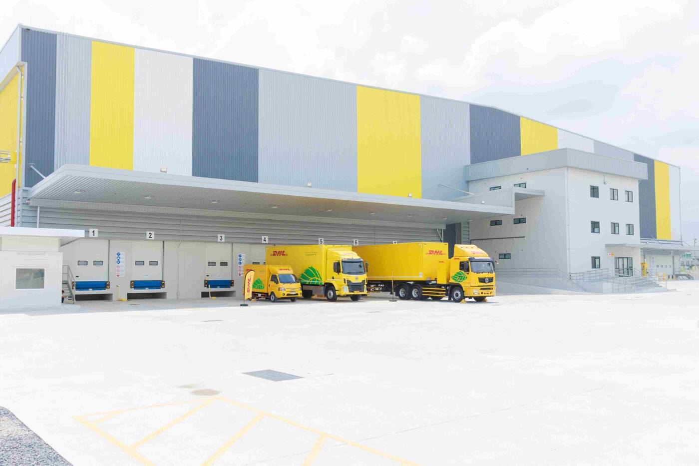 DHL ซัพพลายเชน ผุดคลังสินค้าพลังงานสะอาด 100% แห่งแรกในไทย ชูความยั่งยืนด้วยงบลงทุนกว่า 1.3 พันล้านบาท