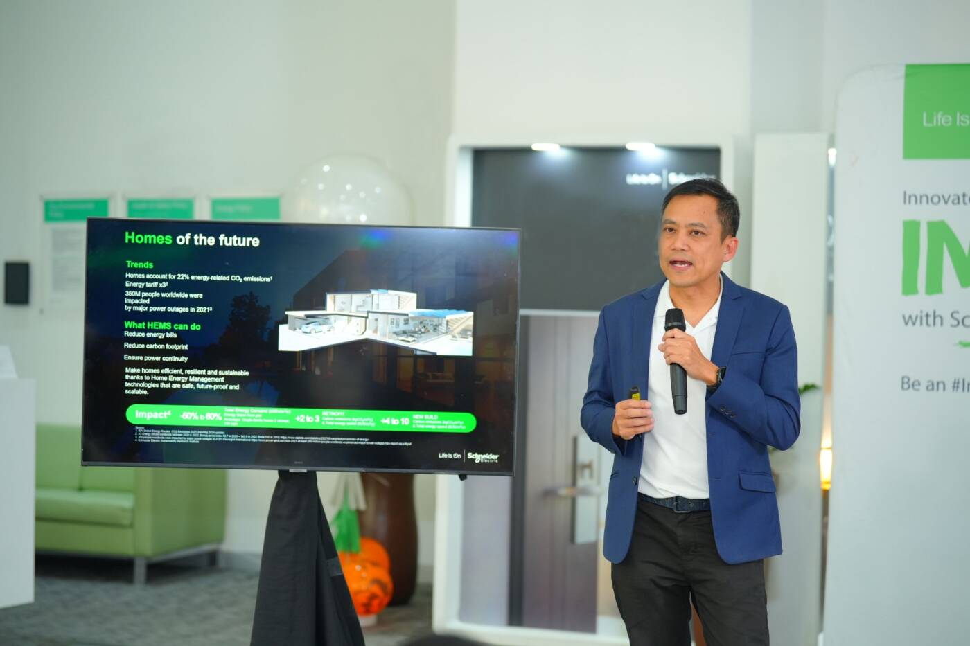 ชไนเดอร์ อิเล็คทริค ขับเคลื่อน 'Homes of the Future' ชูโซลูชัน AI ลดใช้พลังงาน พร้อมปั้น 'ชุมชนช่างไฟ' ผ่าน Line OA ตอกย้ำกลยุทธ์ยั่งยืน