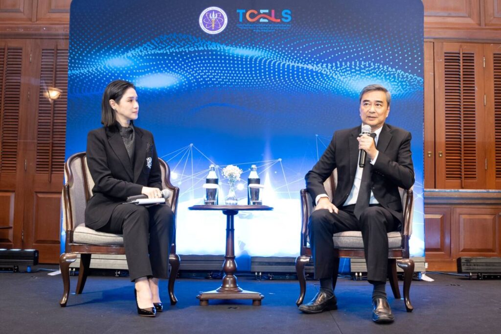 “อภิสิทธิ์” ชี้ชัด 'อุตสาหกรรมสุขภาพ' ไทย โอกาสเติบโตสูง แต่ติดหล่ม "กฎหมาย-บุคลากร-ระบบทุน"