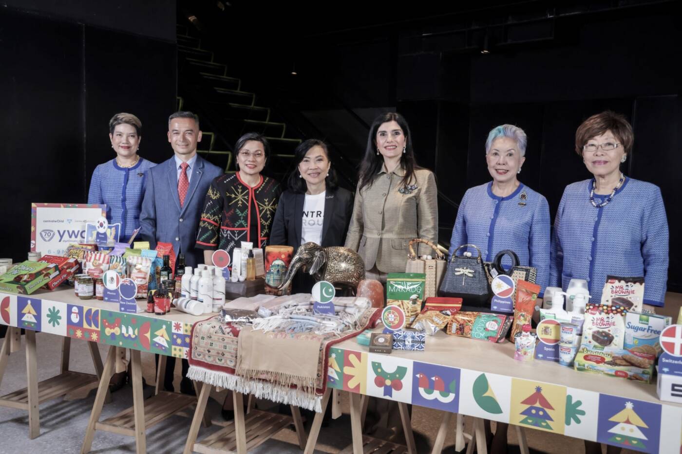สืบสานพระราชปณิธาน "การให้ด้วยรัก": เซ็นทรัลเวิลด์-คณะภริยาทูต จัด "70th YWCA Diplomatic Charity Bazaar" ช้อปสินค้าโลกเพื่อเด็กและผู้ด้อยโอกาส