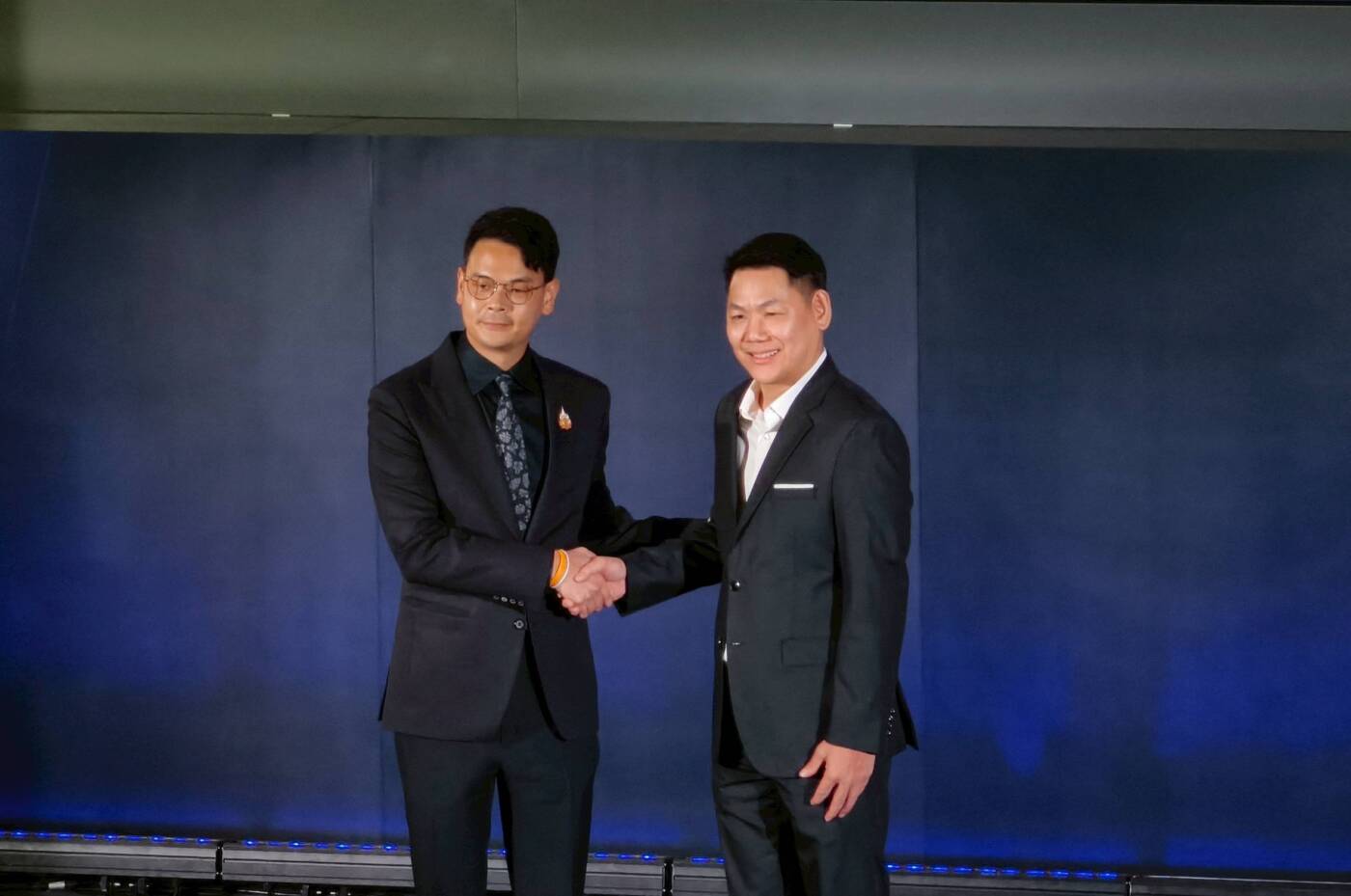 ดีอี ย้ำ AI คือ "สิทธิพื้นฐาน" จับมือ Google Cloud เสิร์ฟ "Google AI Pro" ฟรีให้นักศึกษาไทย 1 ปีเต็ม
