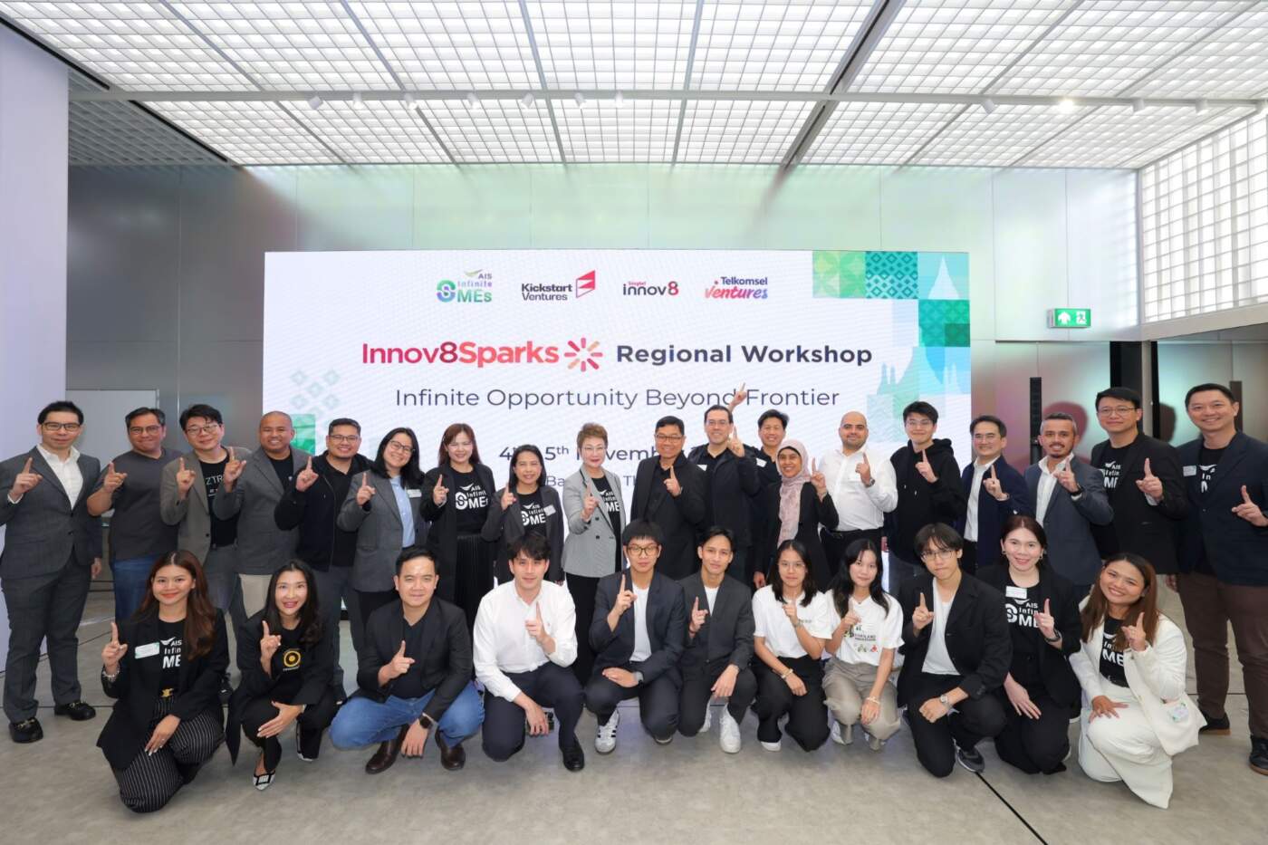 AIS ผนึก Singtel Group เปิด 'สะพาน' เชื่อม SMEs ไทย สู่ตลาดโลกด้วย “Innov8Sparks 2025”