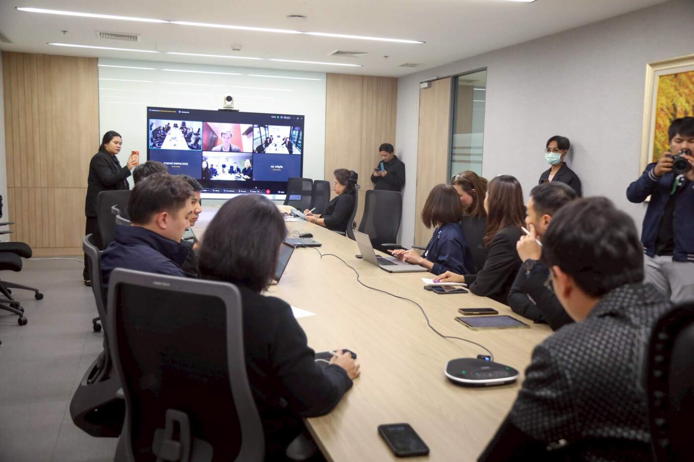 “ไชยชนก” รมว.ดีอี ประสาน SpaceX ใช้ “Starlink” กู้ระบบสื่อสารพื้นที่น้ำท่วมสงขลา รองรับสถานการณ์ฉุกเฉิน