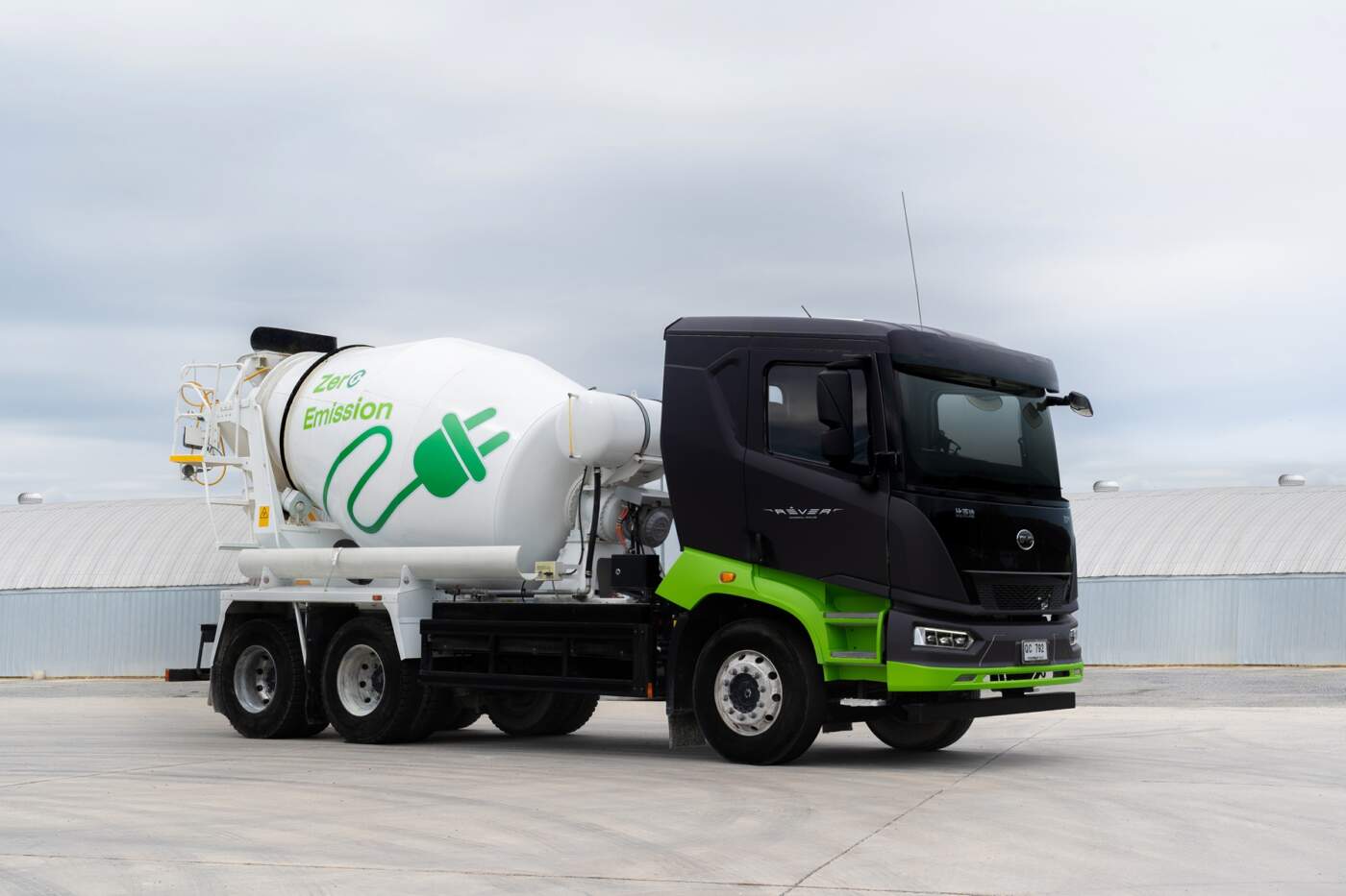 เรเว่ เปิดตัว BYD T25 e-Mixer รถโม่ปูนไฟฟ้า 100% รุ่นแรกในไทย ชูจุดเด่นก่อสร้างยั่งยืน