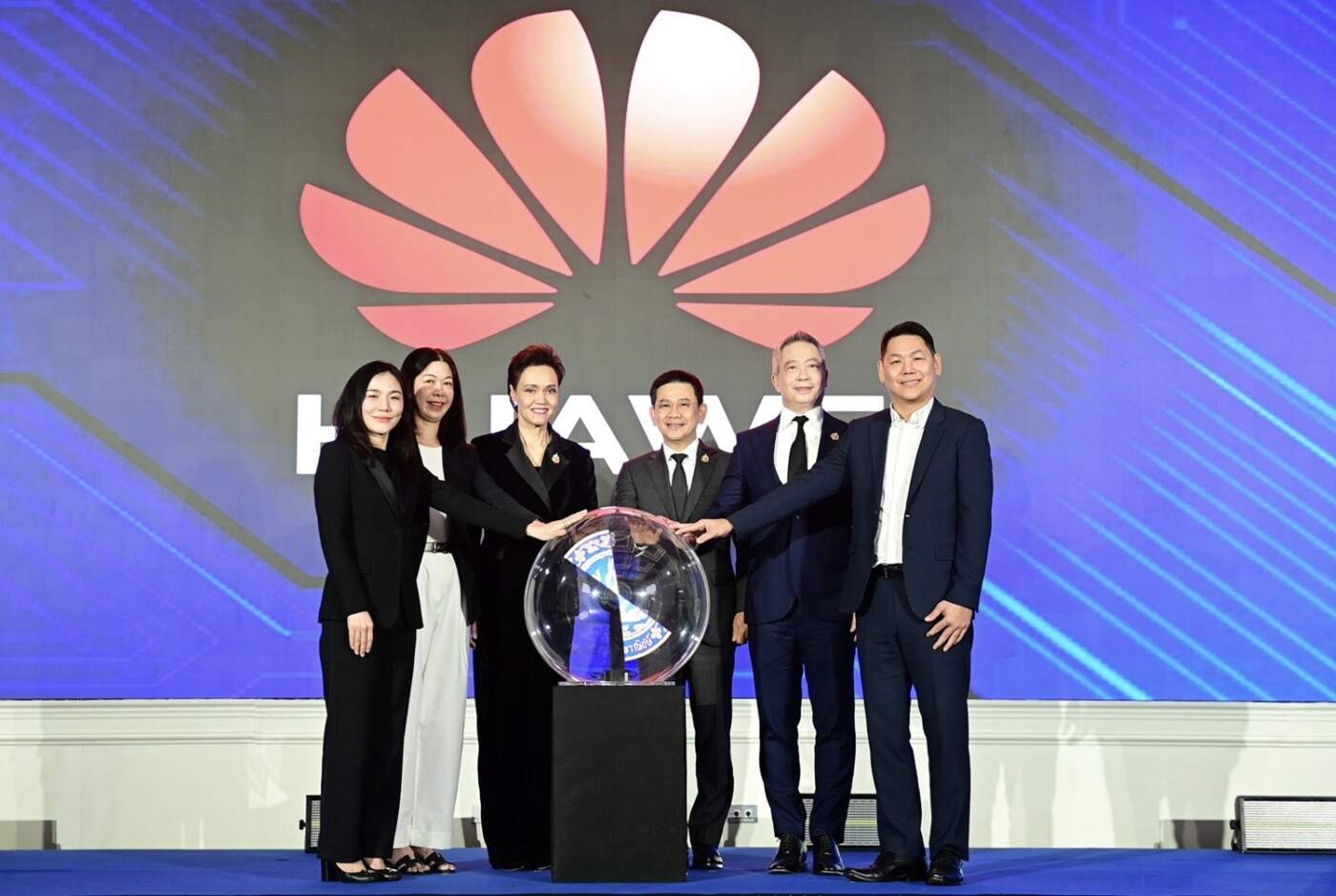 พาณิชย์ ผนึก หัวเว่ย ปั้น 'MOC Plus' แพลตฟอร์มรัฐบาลดิจิทัลไทยเต็มรูปแบบ ด้วยขุมพลัง AI และ Cloud
