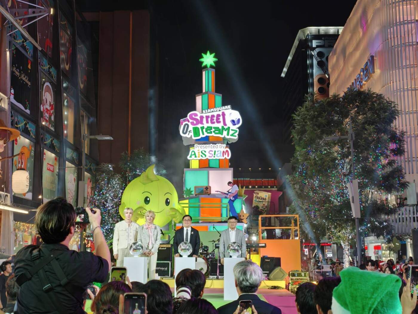 AIS SIAM ผนึก PMCU เนรมิต "SIAM SQUARE STREET OF DREAMZ 2026" จัดเต็มทัพซุปตาร์-คัลแลน-พี่จอง