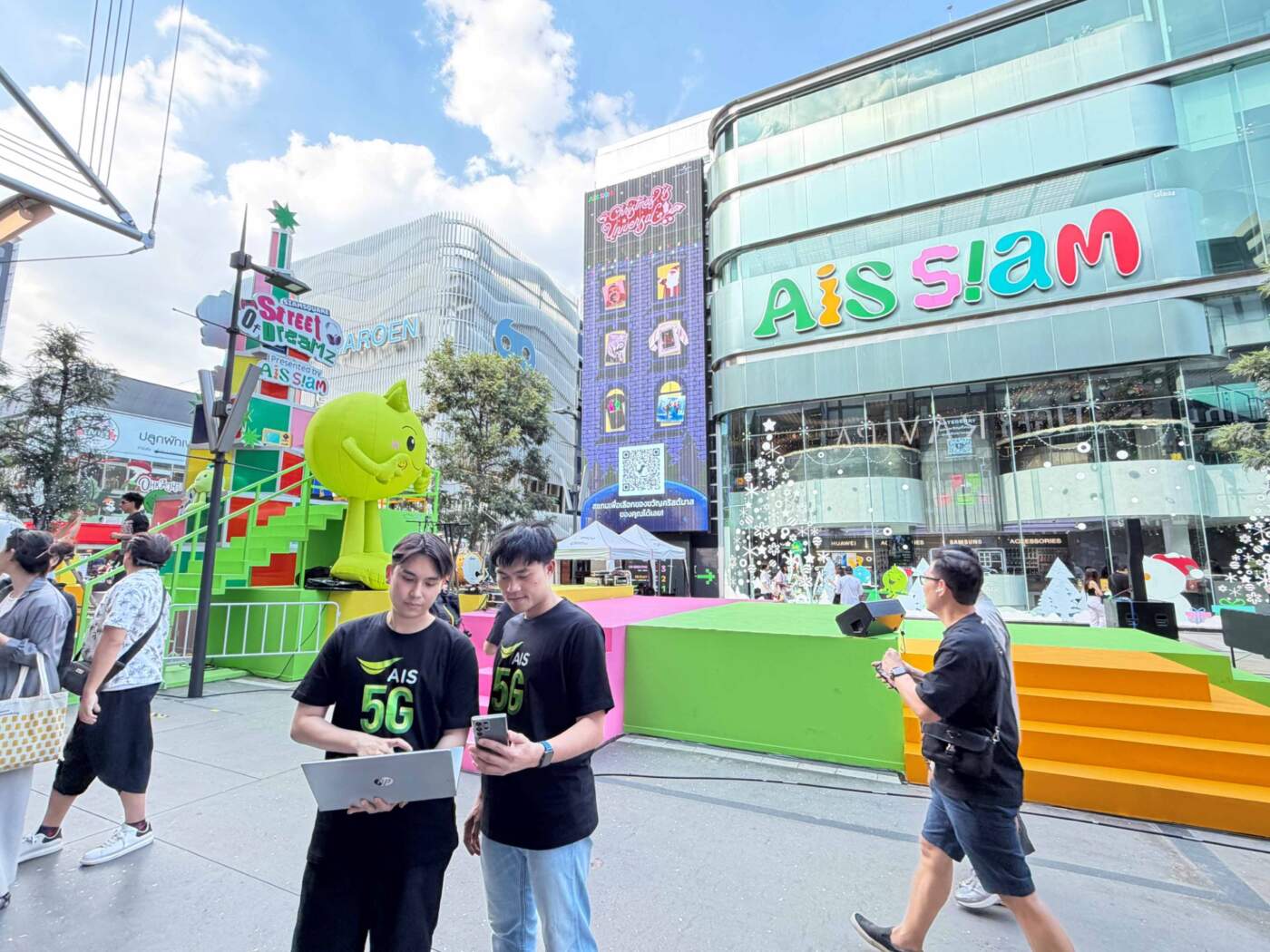 AIS เสริมทัพ 5G รับปีใหม่ จัดเต็มโครงข่ายจุดเคานต์ดาวน์ทั่วกรุง เชื่อมต่อความสุขไม่สะดุด