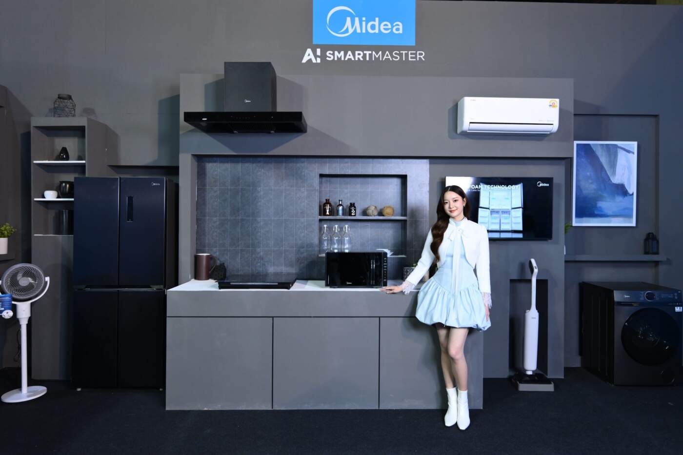 Midea ทุ่ม 10 ล้านดอลลาร์ รุกตลาดไทย ส่ง 'อิ้งค์ วรันธร' นั่งพรีเซนเตอร์ ชู AI Smart Master คนรู้ใจยุคดิจิทัล