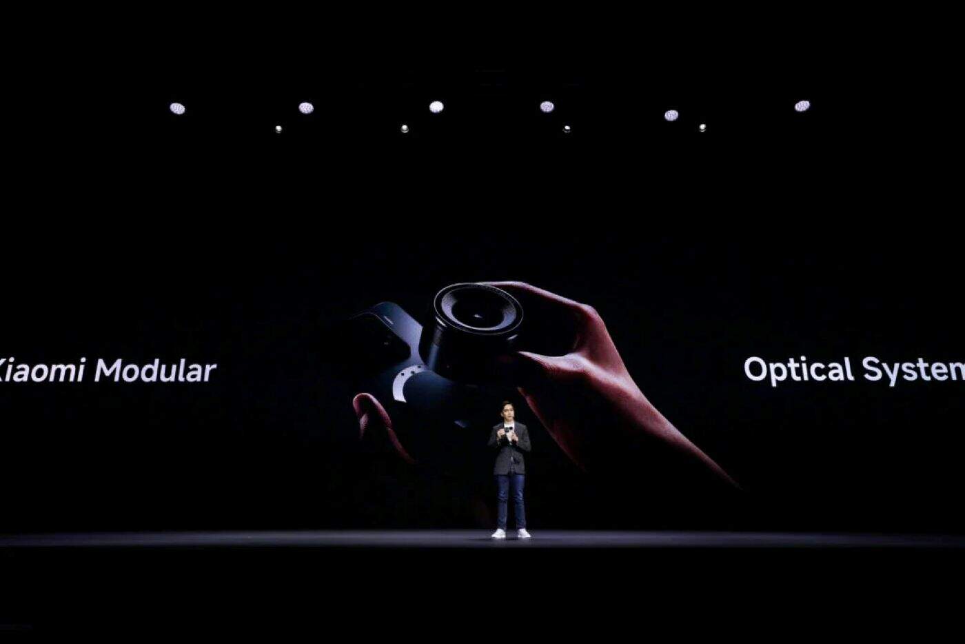ลือ Xiaomi เตรียมผลิต Magnetic Lens ประกบมือถือ สเปกกล้องโปร M4/3 จ่อเปิดตัวปีนี้