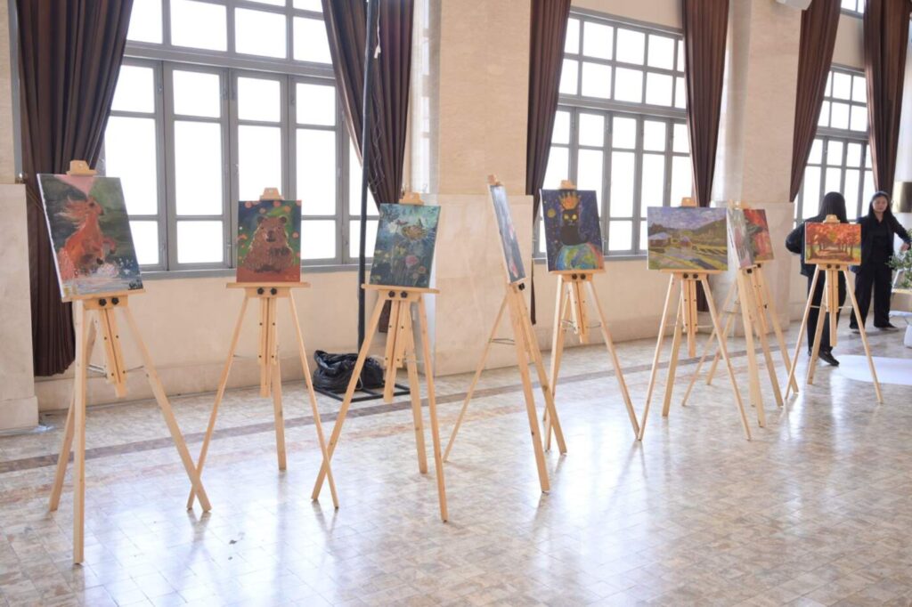 ไปรษณีย์ไทย เปิดนิทรรศการ Art Speaks One Language รวมพลังศิลปินเด็กพิเศษ-ศิลปินดัง สร้างโอกาสทางการศึกษาผ่านงานศิลป์