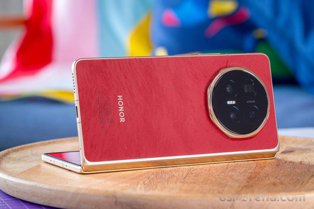 ยลโฉมแรก Honor Magic V6 สี Red ใหม่! พื้นผิวสัมผัสสุดล้ำ เปลี่ยนเฉดตามแสง เตรียมเปิดตัว MWC 2026