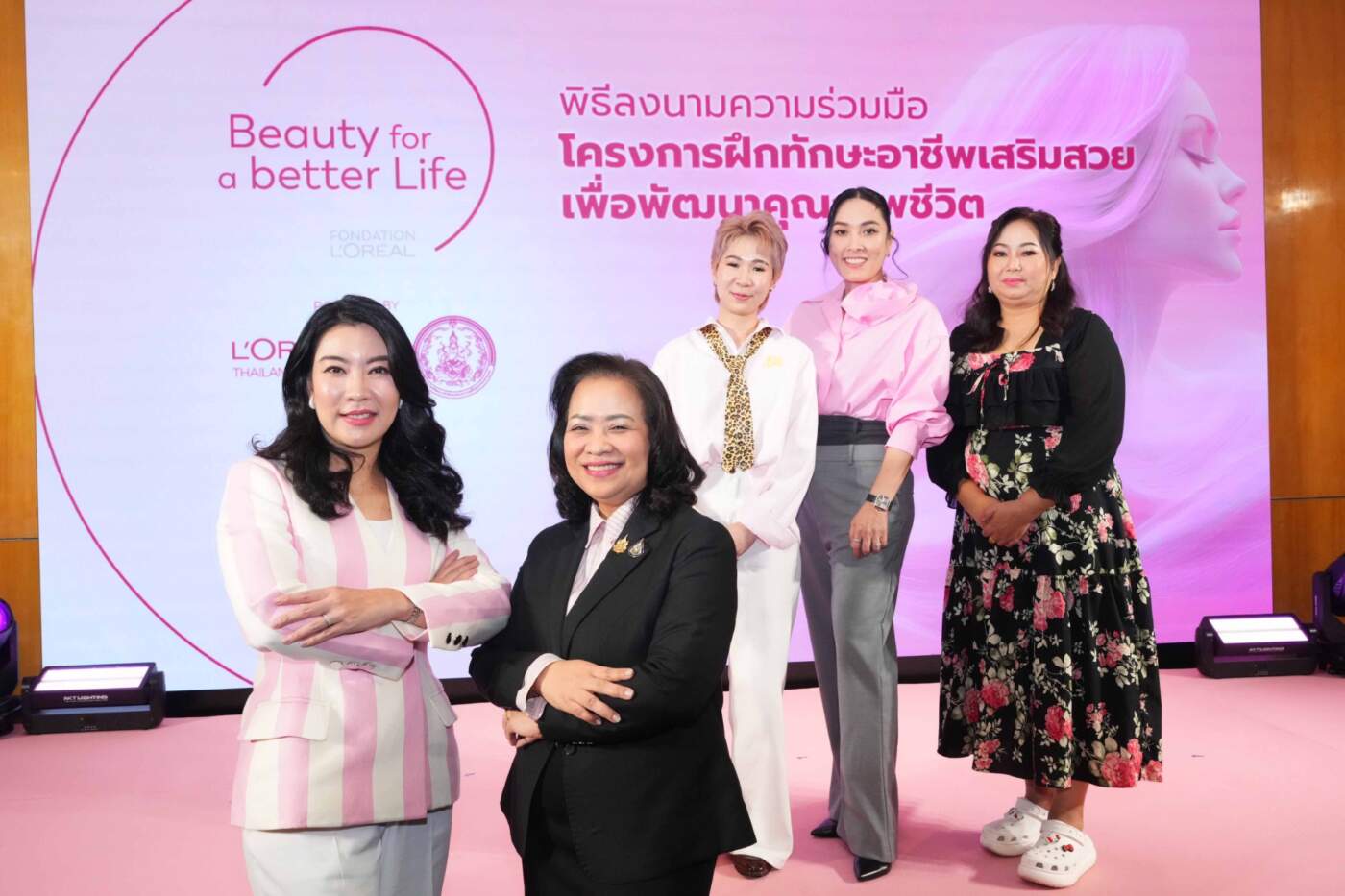 พม. จับมือ ลอรีอัล ปั้นช่างผมมือโปรระยะที่ 2 ตั้งเป้าสร้างอาชีพสตรีไทย 1,500 ราย ลดช่องว่างทางเพศ