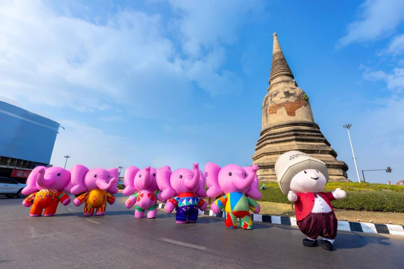 เซ็นทรัลพัฒนา เปิดตัว "น้องซัมเมอร์" มาสคอตช้าง 5 ภาค พร้อมอวดลุค "โอปอล สุชาตา" Miss World 2025 นางสงกรานต์ปี 69
