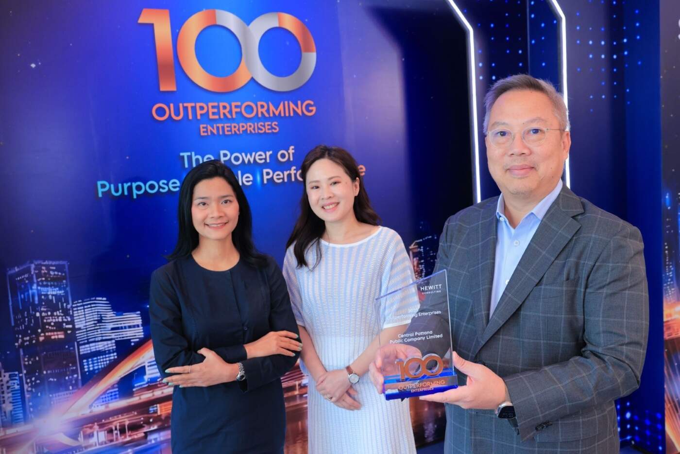 เซ็นทรัลพัฒนา ผงาด Fortune 100 แซงหน้าองค์กรระดับภูมิภาค คว้า 3 รางวัลใหญ่ ‘สุดยอดที่ทำงาน’ แห่งปี 2025