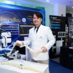 รพ.ธนบุรี ทวีวัฒนา เดินหน้าสู่ปีที่ 34 อย่างแข็งแกร่ง เปิดตัว "อาคาร 3" ภายใต้แนวคิด "Advanced Care สู่ก้าวที่เหนือกว่า" ยกระดับเป็นศูนย์การแพทย์ชั้นนำย่านกรุงเทพฯ ตะวันตก นำร่องนวัตกรรมหุ่นยนต์ช่วยผ่าตัด VELYS และศูนย์ส่องกล้องครบวงจร รับมือสังคมผู้สูงอายุด้วยเทคโนโลยี AI
