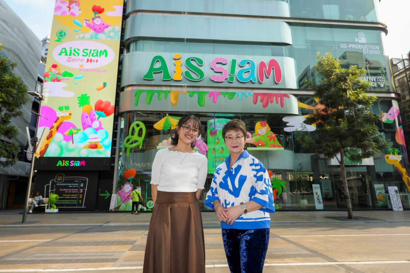 AIS SIAM แปลงโฉมตึกรับซัมเมอร์! ดึงศิลปินรุ่นใหม่ “Pokapolar” ปล่อยพลังสร้างสรรค์ ปักหมุดแลนด์มาร์กใหม่ใจกลางสยาม