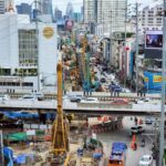 รฟม. เผยความคืบหน้ารถไฟฟ้าสายสีส้ม ส่วนตะวันตกคืบหน้ากว่า 31% ส่วนตะวันออกรุดหน้า 63% เตรียมรับมอบขบวนรถไฟฟ้าขบวนแรก ต.ค. 2569 พร้อมอัปเดตคืนผิวจราจรแยกประตูน้ำ