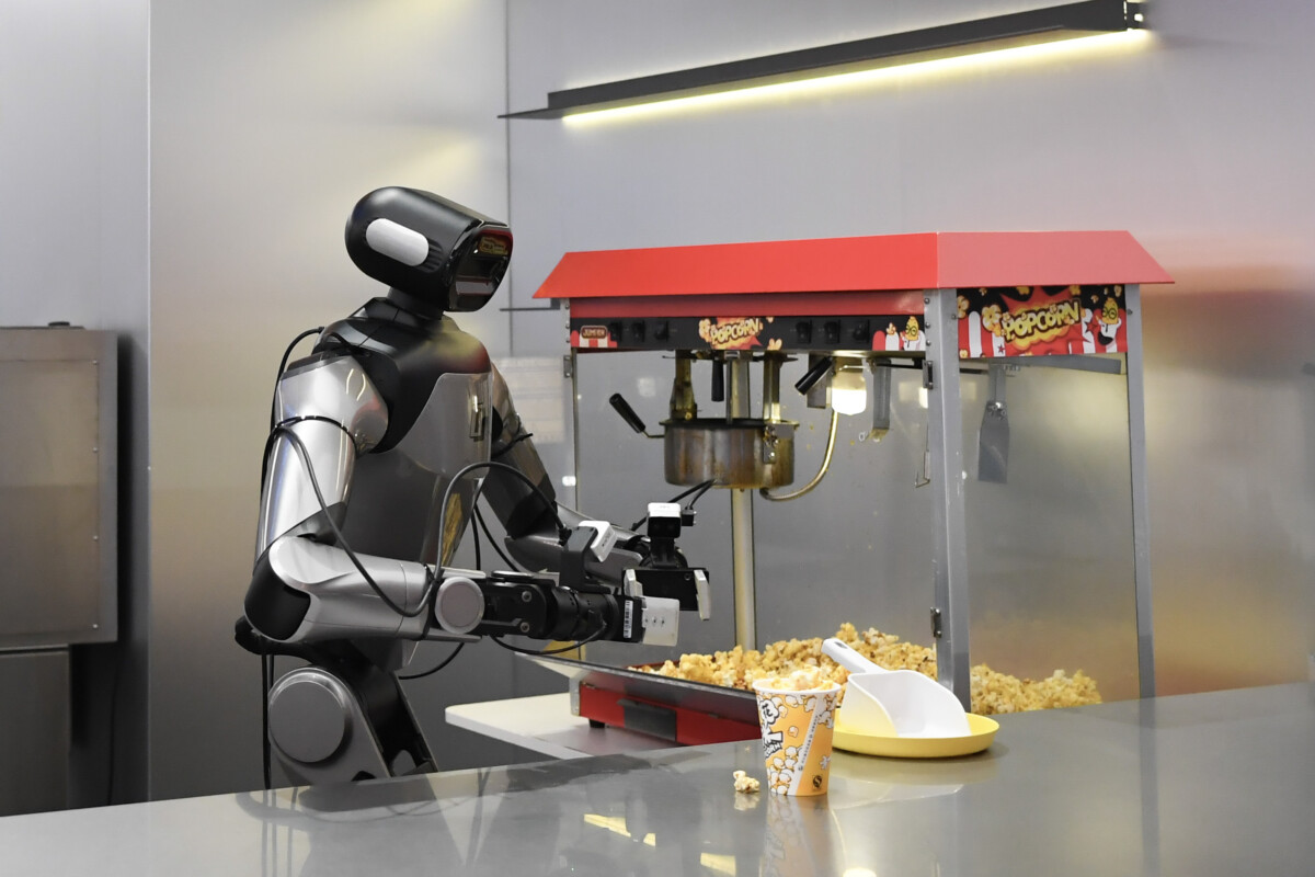 จีนเปิด 'โรงเรียนฝึกอาชีพหุ่นยนต์' ติวเข้ม Embodied AI มีหุ่นยนต์นักเรียน เข้ารับการฝึกอบรมแล้วกว่า 140 ตัว