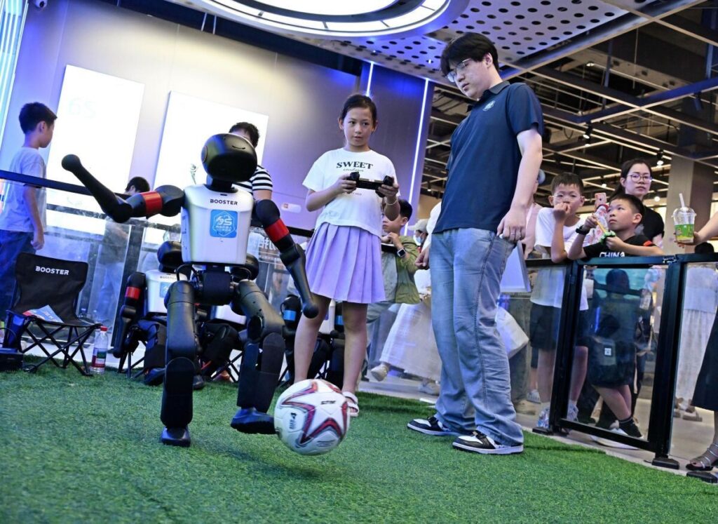 ชิงเต่าประเดิมเปิด 'ร้านค้าหุ่นยนต์ 6S' แห่งแรก ดันเทคโนโลยีอัจฉริยะสู่ชีวิตประจำวัน