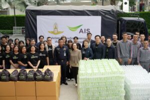 AIS ผนึกกำลังกองทัพ ส่งถุงยังชีพ-น้ำดื่ม ช่วยน้ำท่วมน่าน พร้อมคุมสัญญาณสื่อสาร 24 ชั่วโมง