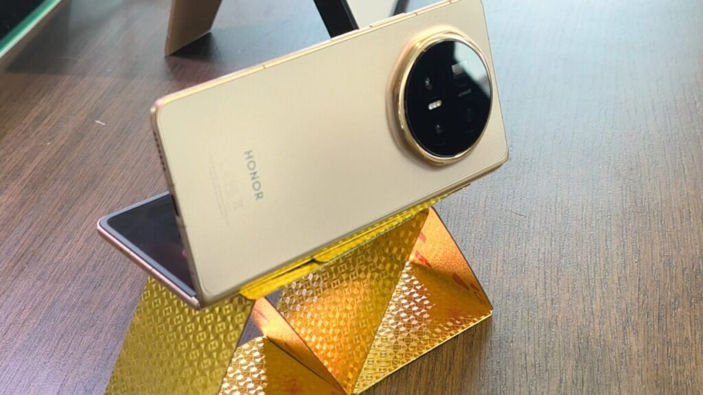 รีวิวสั้น HONOR Magic V6 จอพับเรือธง ชิป Snapdragon 8 Elite Gen 5 แบต 6660 mAh