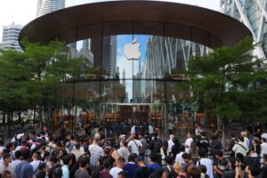 iPhone 18 Pro เปิดวันแรกสุดคึกคัก! แฟน Apple แห่ต่อคิว Apple Store centralwOrld ตั้งแต่ตี 2