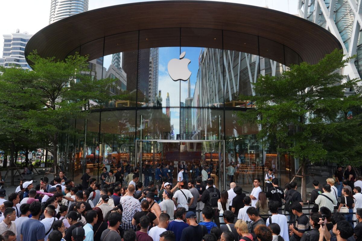 iPhone 18 Pro เปิดวันแรกสุดคึกคัก! แฟน Apple แห่ต่อคิว Apple Store centralwOrld ตั้งแต่ตี 2