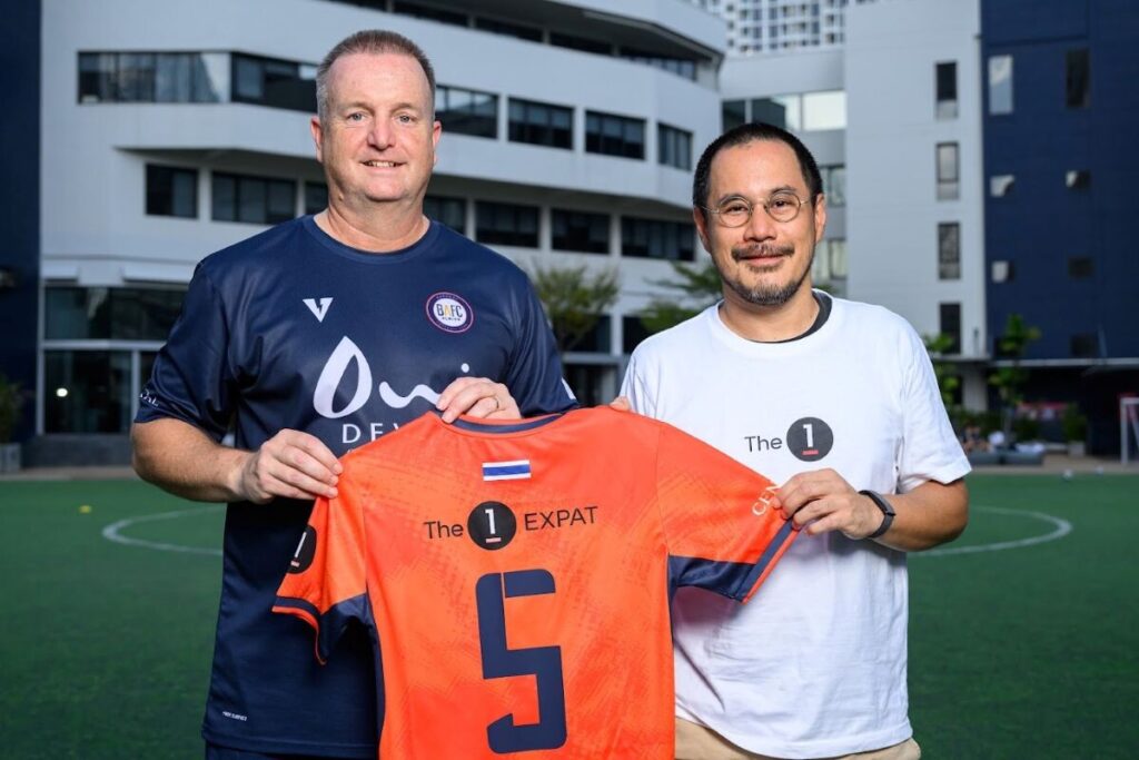 The 1 จับมือ เซ็นทรัล หนุนสโมสร Bangkok Albion FC เจาะคอมมูนิตี้กีฬา ดันสิทธิประโยชน์ The 1 Expat เต็มพิกัด